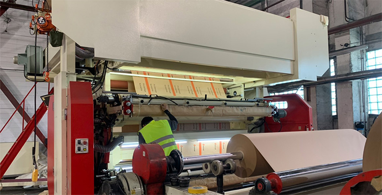 Installation of ultra-wide 2700 mm 4-colors flexographic printing machine
